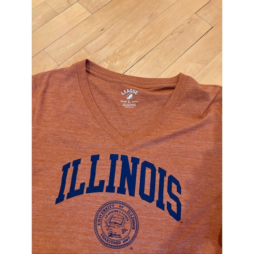 Lot of 2 U of Illinois T-Shirts, Large and Medium - Picture 8 of 11